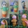 Montage photo de différentes lucioles crochetées, réalisées par les testeuses du patron de Lueur la luciole.