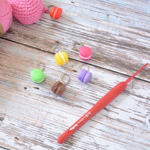 Assortiment de marqueurs de maille en forme de macarons en pâte polymère pour crochet ou tricot