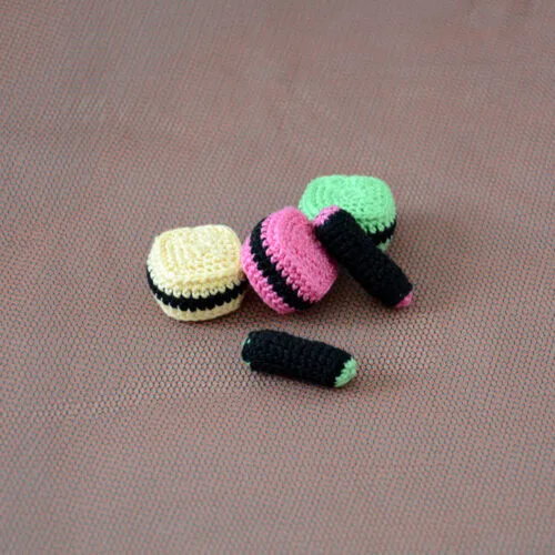 Gros plan sur plusieurs variétés de réglisses crochetés