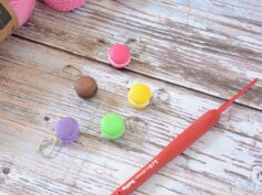 Assortiment de marqueurs de maille en forme de macarons en pâte polymère pour crochet ou tricot