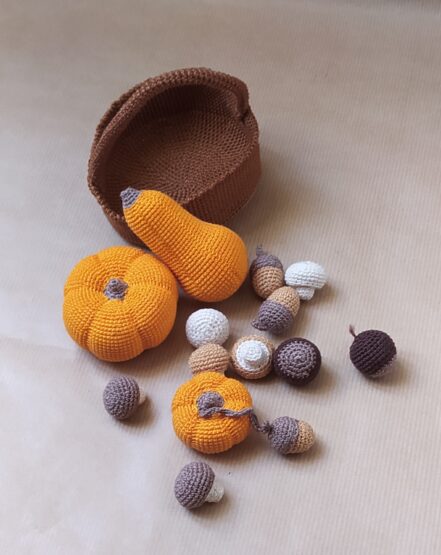 panier de légumes au crochet (courges variées, champignons, chataîgnes)